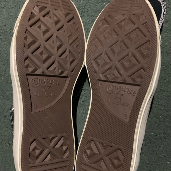 Converses - Picture 2 of 7